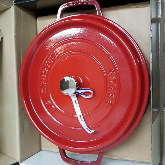 STAUB CAST IRON 7QT-11" ROUND COCOTTE - CHERRY 28CM (BIG SIZE) 7qt - Picture 2 of 12